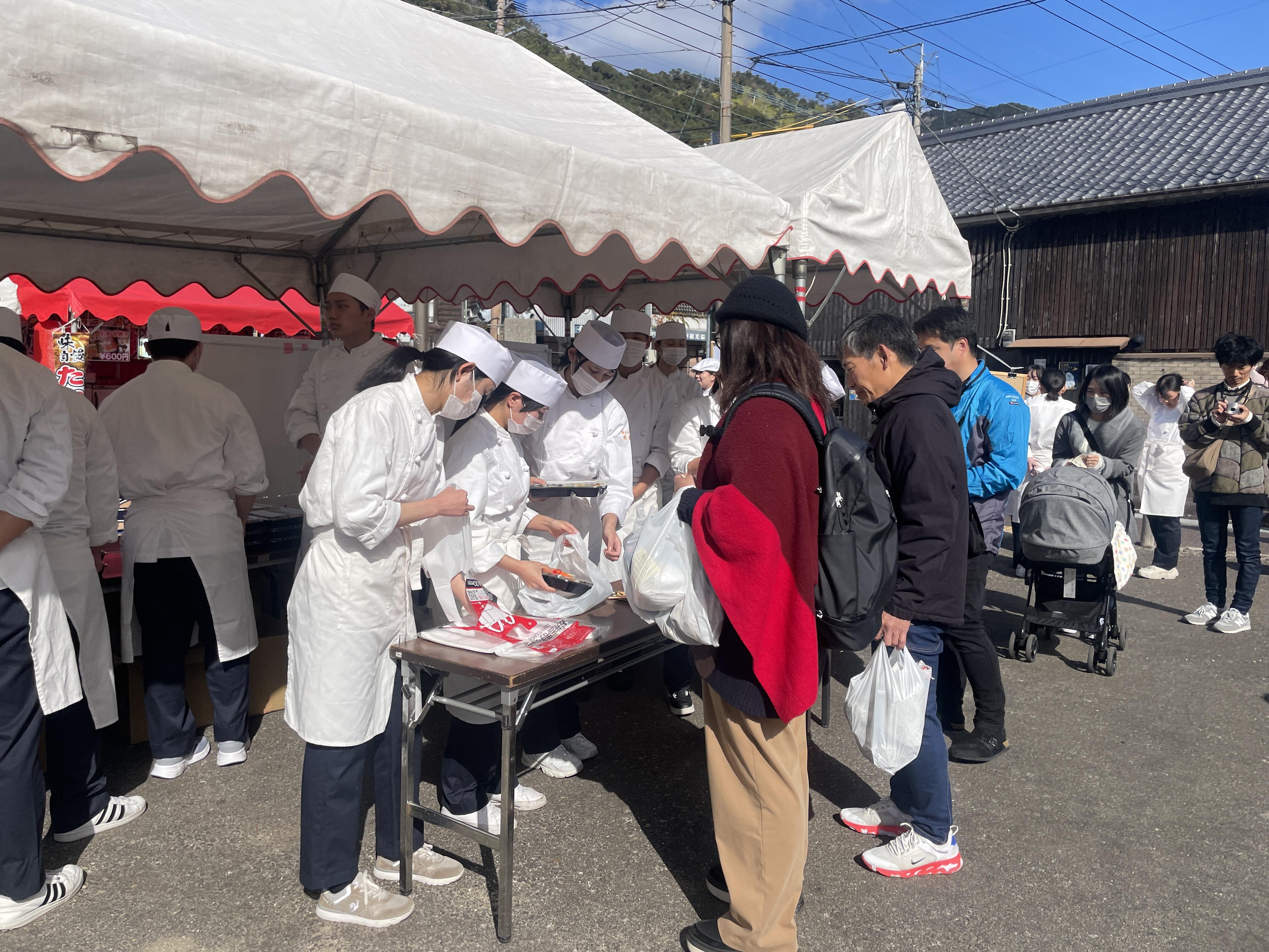 筑紫台高校 (福岡県)「 高校生による手作りお弁当販売」