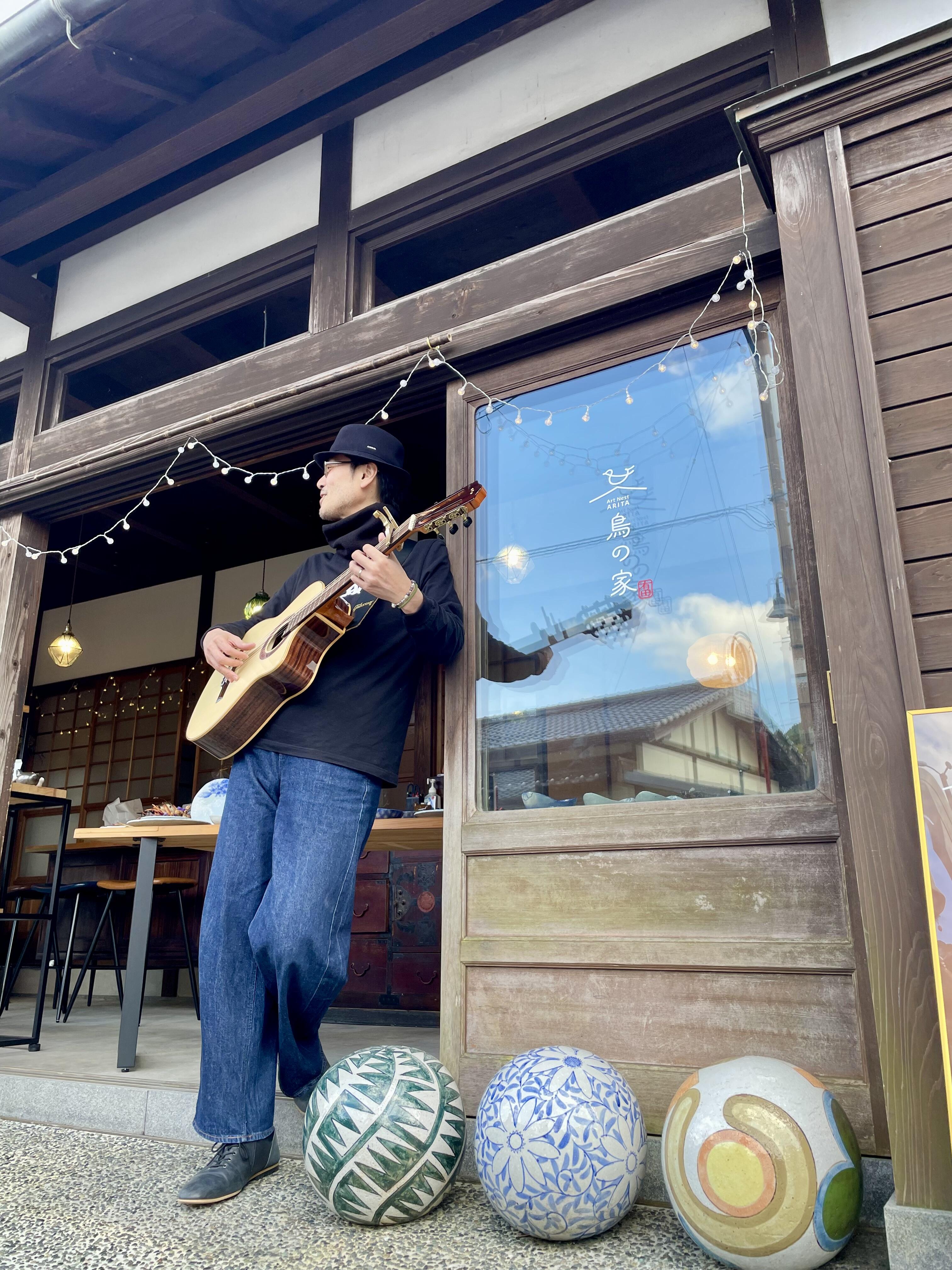 鳥の家 有田「秋の陶磁展&英一郎弾き語りライブ」