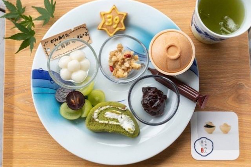 駅カフェのお勝手ちゃわん最中プレート（うれしの茶付）